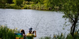Najlepsze miejsca na łowienie ryb przy użyciu wędki spławikowej