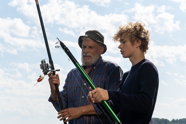 12. Jakie są najczęściej stosowane przynęty przy łowieniu ryb za pomocą wędki spinningowej?