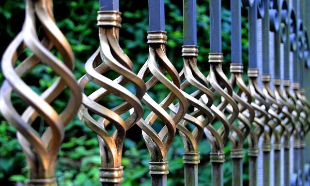 Jaki grunt na płocie?