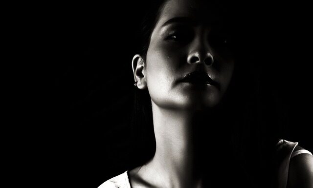 Z której strony pada cień?