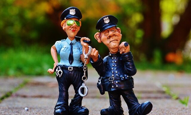 Czy policjant może być w kominiarce?