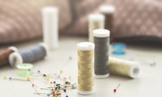 Jak nauczyć się szyć ubrania?