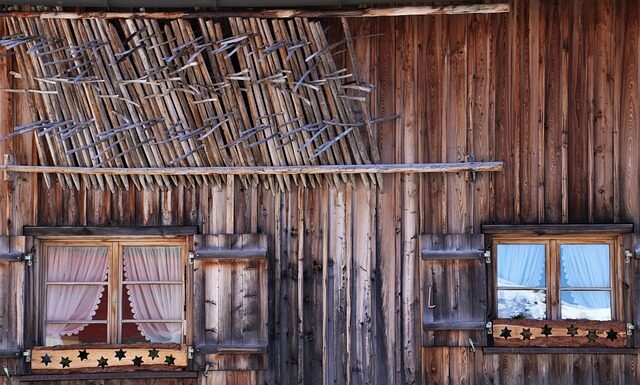 Czy firanka ma dotykać podłogi?