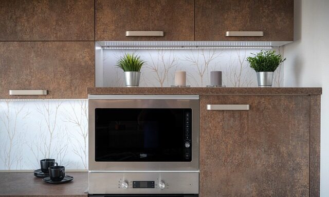 Czy można jednocześnie piec w piekarniku i gotować na gazie?