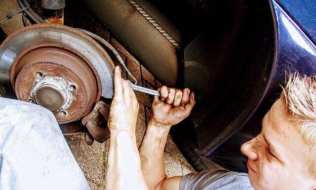 Jak mocno dokręcić koło w rowerze?