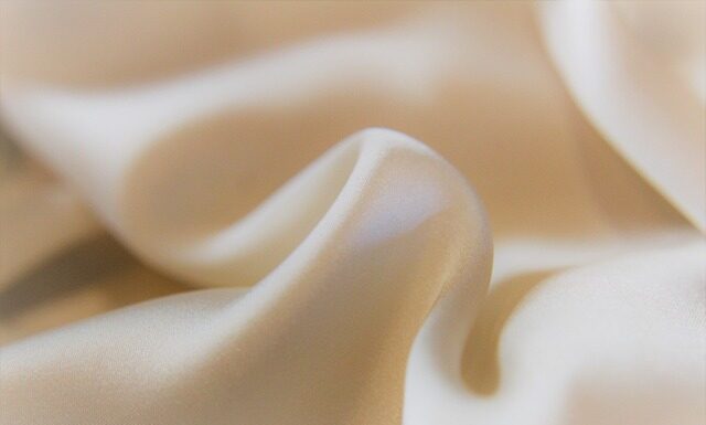 Z jakiego materiału koszulka na siłownię?