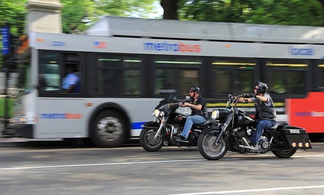 Czy motocykliści zakładają linkę na szyję?